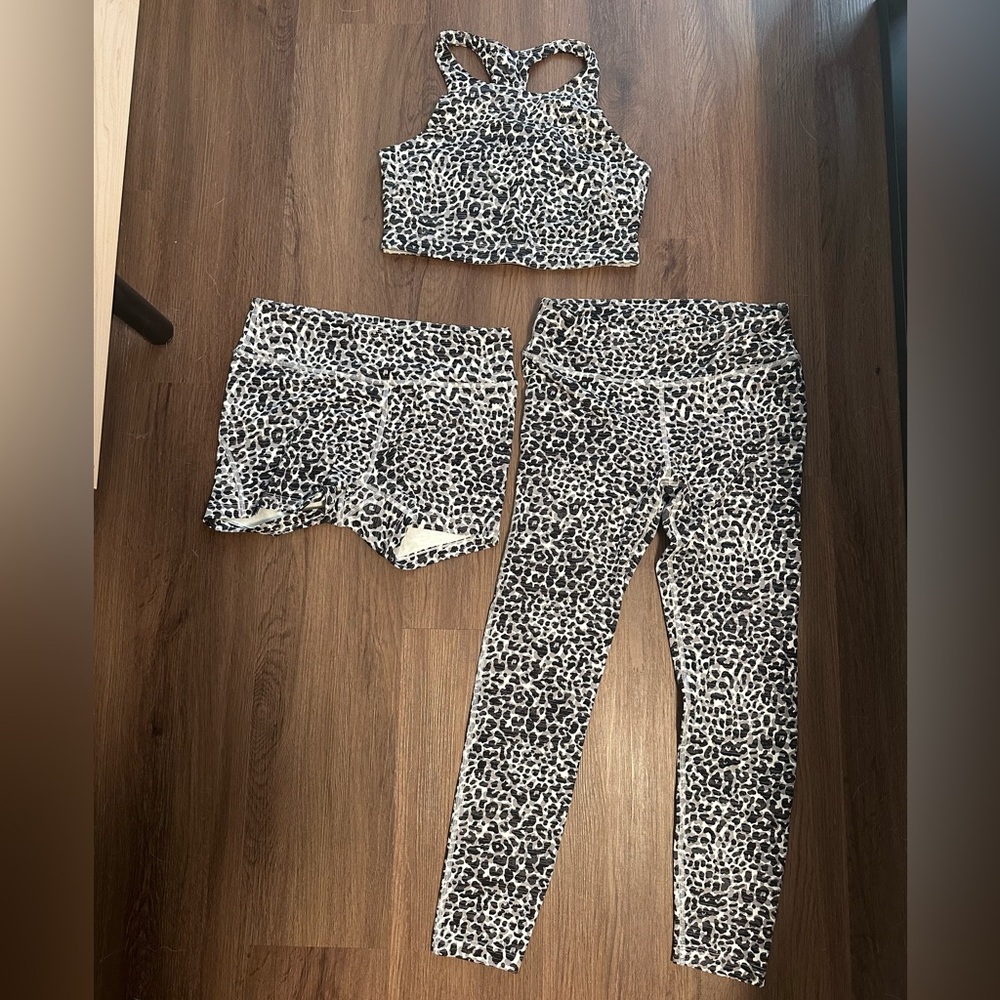 OV TechSweat Workout Set — Snow Leopard